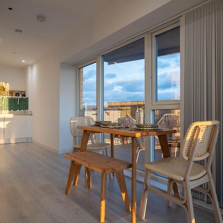 Sunset Retreat: Steps From Heathrow/Twickenham Lägenhet Hounslow Exteriör bild