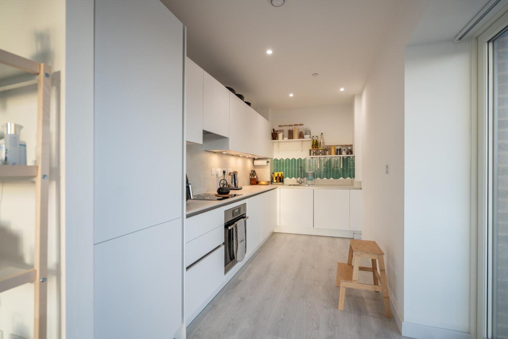 Sunset Retreat: Steps From Heathrow/Twickenham Lägenhet Hounslow Exteriör bild