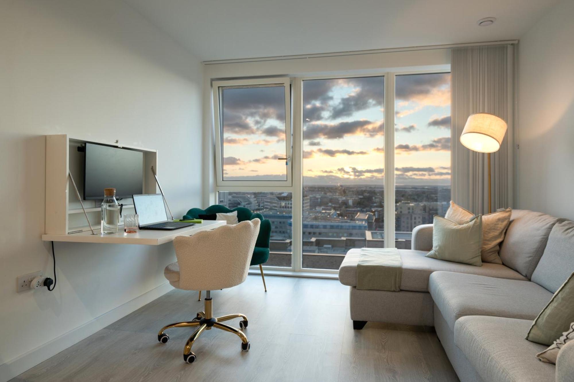 Sunset Retreat: Steps From Heathrow/Twickenham Lägenhet Hounslow Exteriör bild