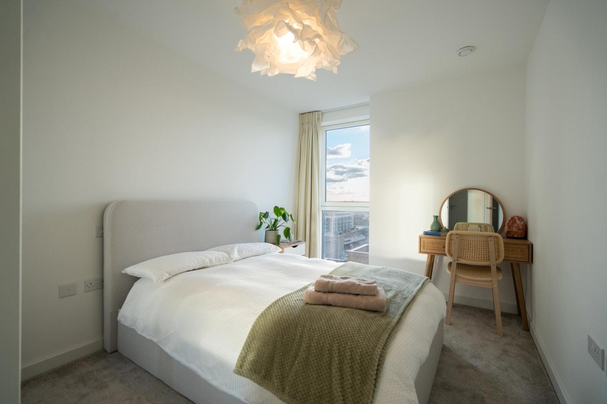Sunset Retreat: Steps From Heathrow/Twickenham Lägenhet Hounslow Exteriör bild